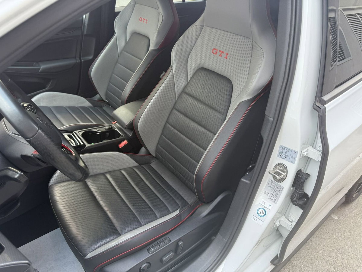 Volkswagen Golf 2.0 TSI GTI DSG (10)