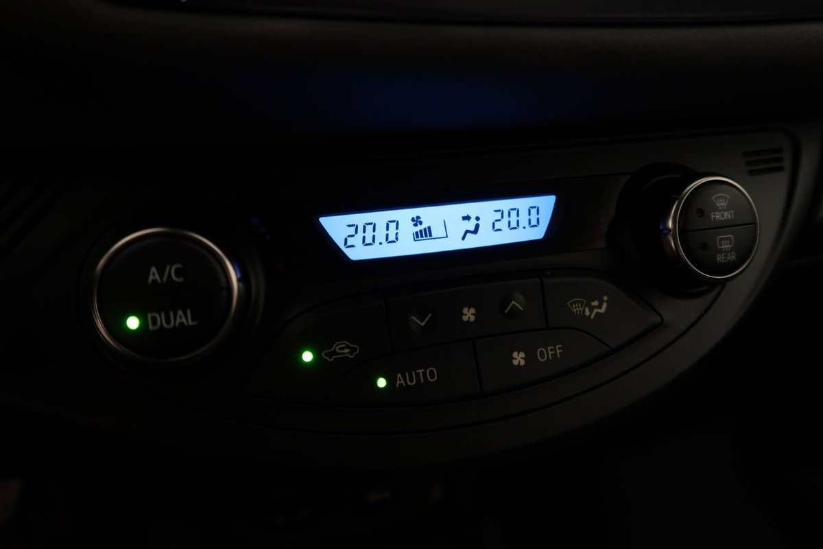 Toyota Yaris 1.5 Hybrid 5 porte Active (13)