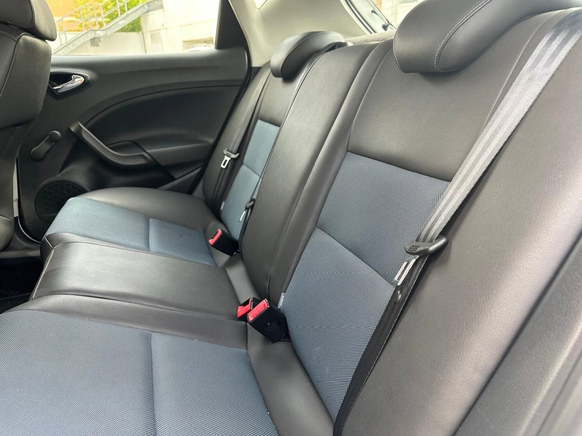 SEAT Ibiza 1.4 TDI 90 CV CR 5p. Connect Grey (8)