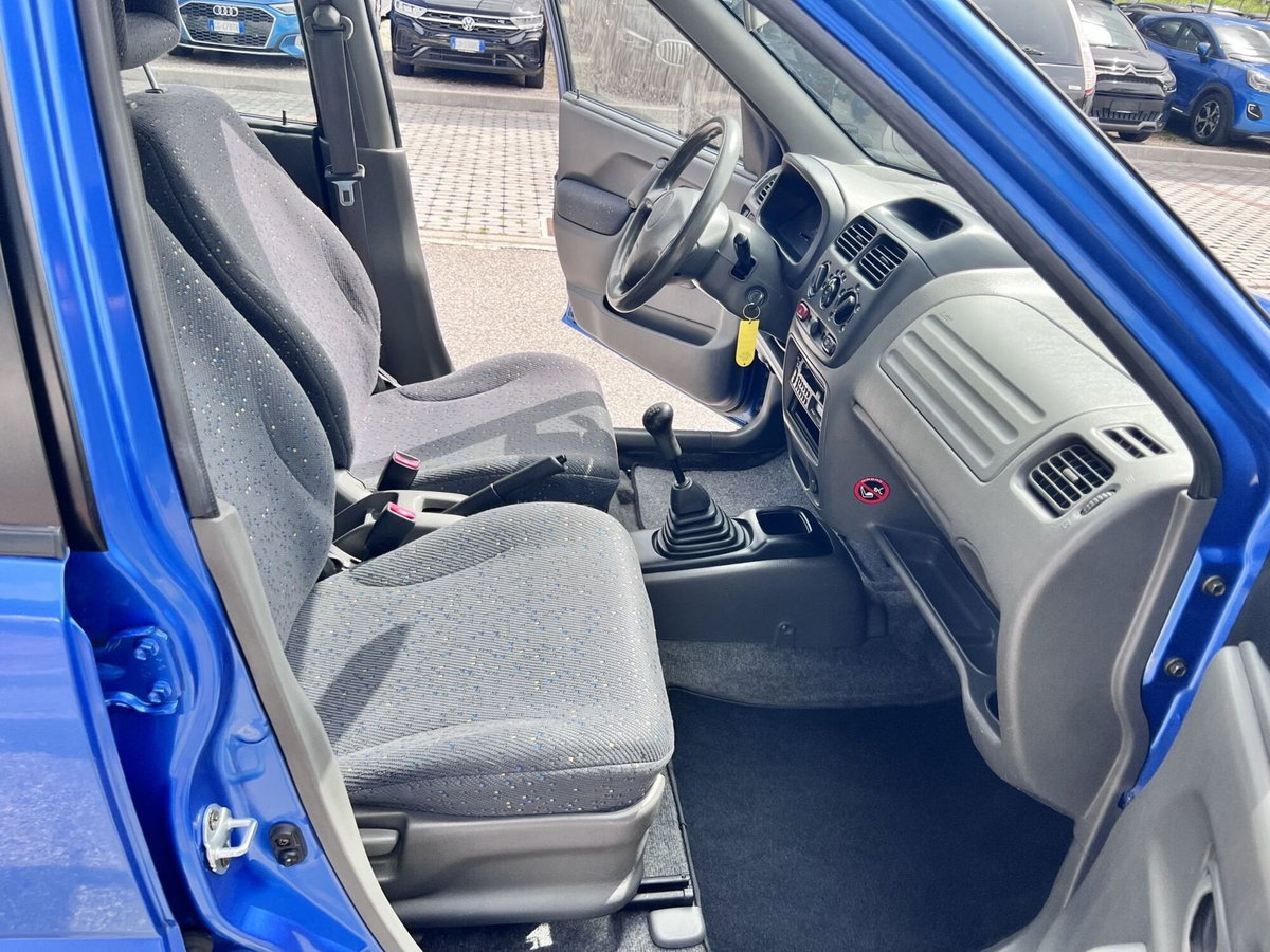 Suzuki Ignis 1.3i 16V cat 4WD GL (6)