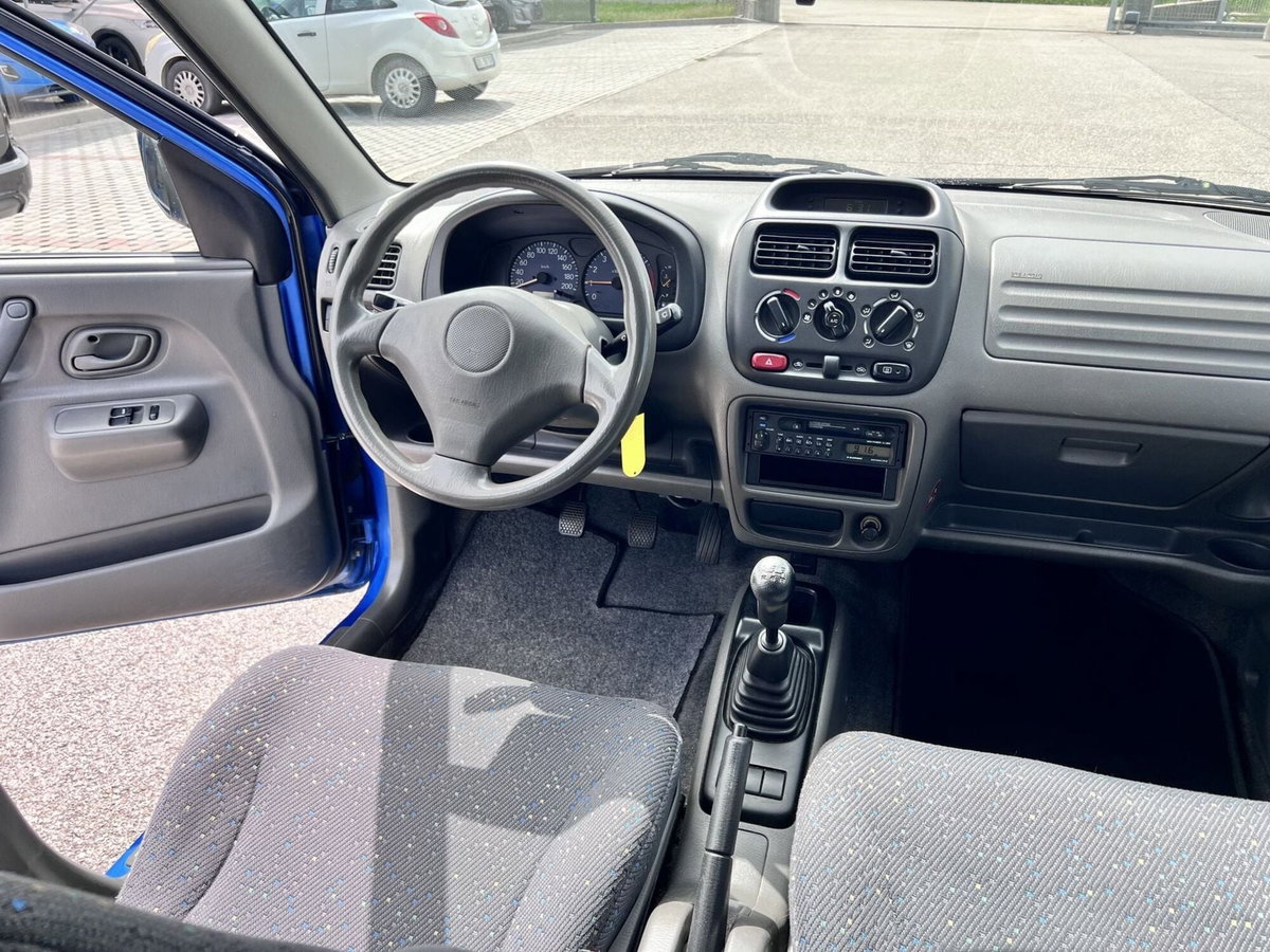 Suzuki Ignis 1.3i 16V cat 4WD GL (8)