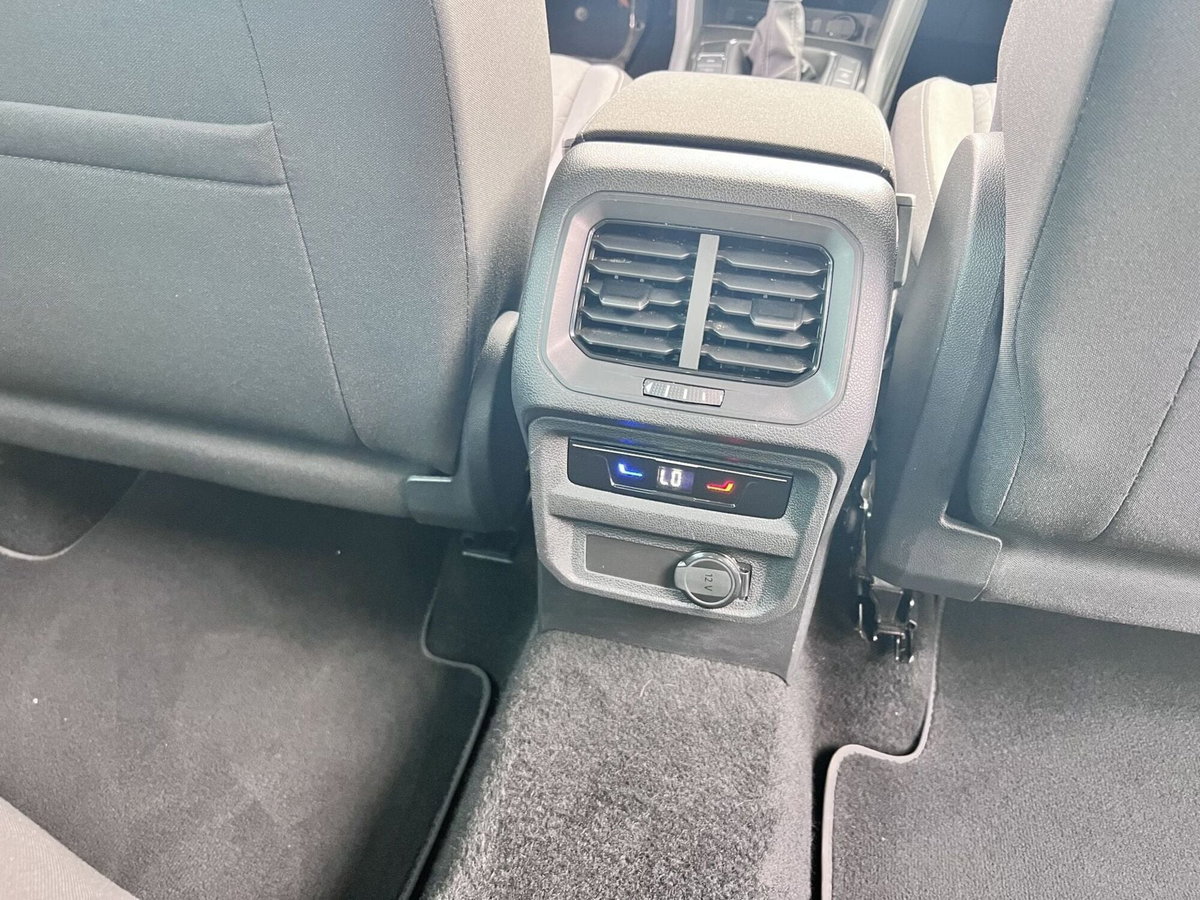 Volkswagen Tiguan 2.0 TDI 150 CV SCR DSG 4MOTION Life (9)