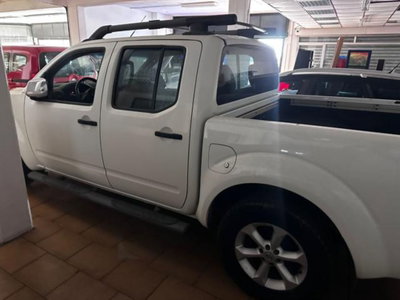 Nissan Navara 2.5 dCi 2 porte King Cab LE (2)