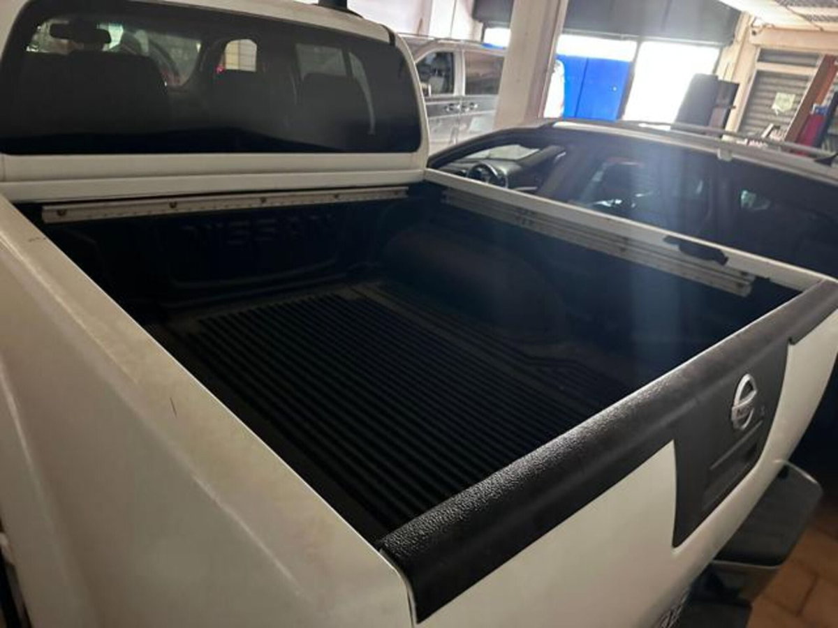 Nissan Navara 2.5 dCi 2 porte King Cab LE (5)