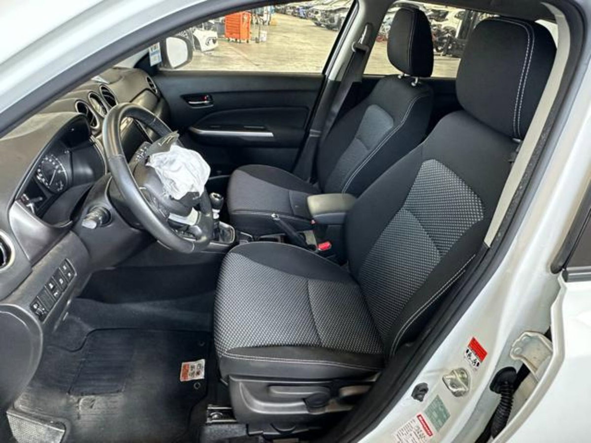 Suzuki Vitara 1.4 Hybrid Easy Cool (11)