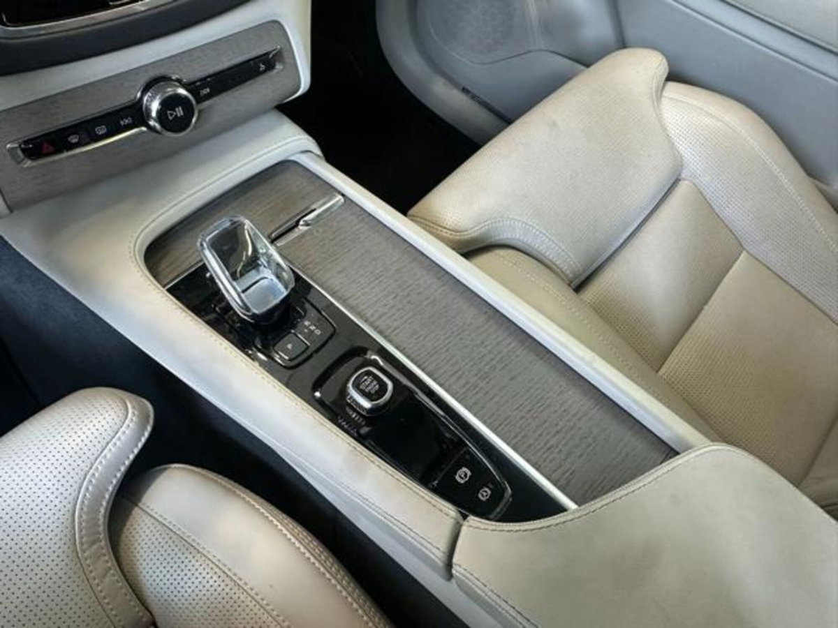 Volvo XC90 T6 AWD Geartronic 7 posti Momentum (17)
