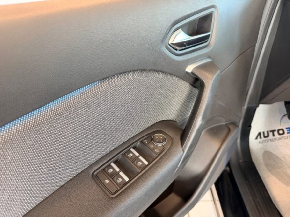 Renault Captur TCe 90 CV Techno (16)