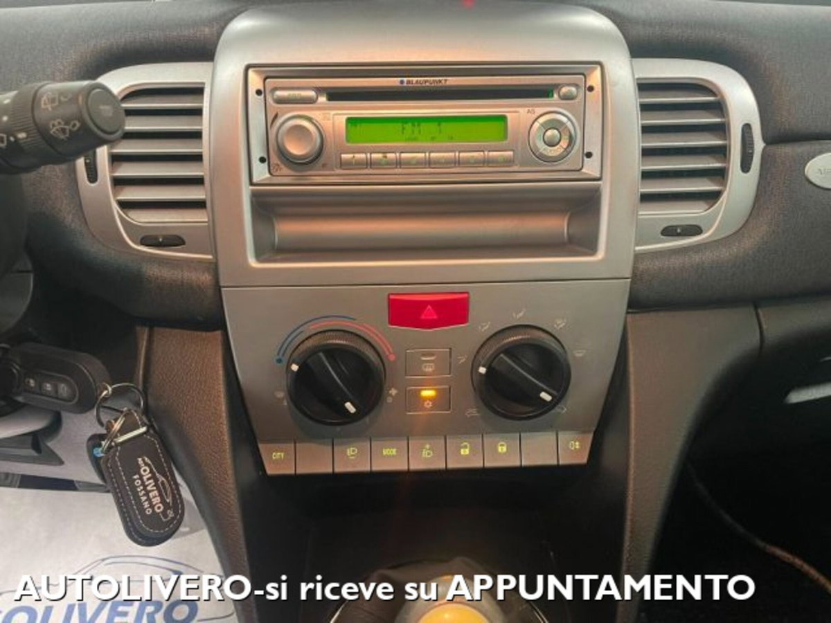 Lancia Ypsilon 1.2 69 CV Argento (13)