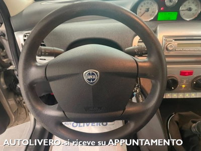 Lancia Ypsilon 1.2 69 CV Argento (15)