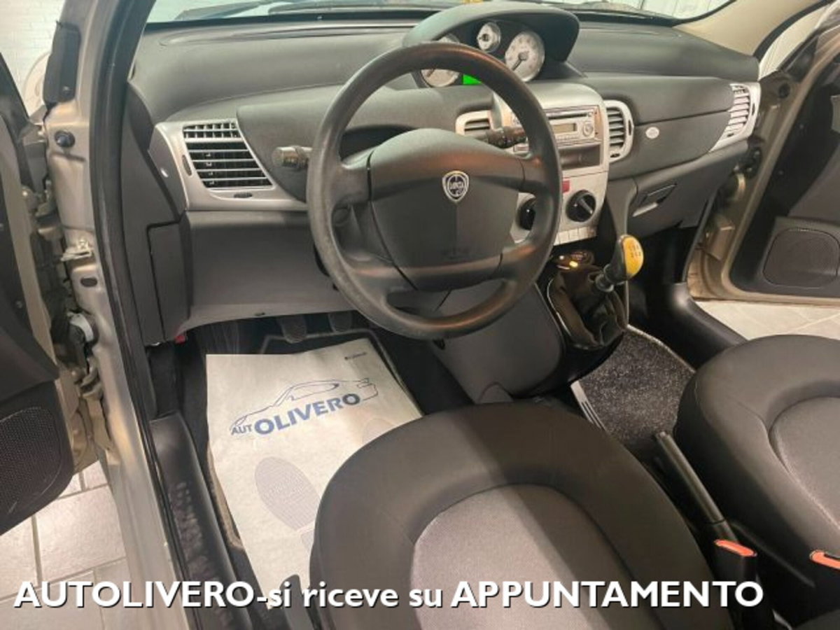Lancia Ypsilon 1.2 69 CV Argento (6)