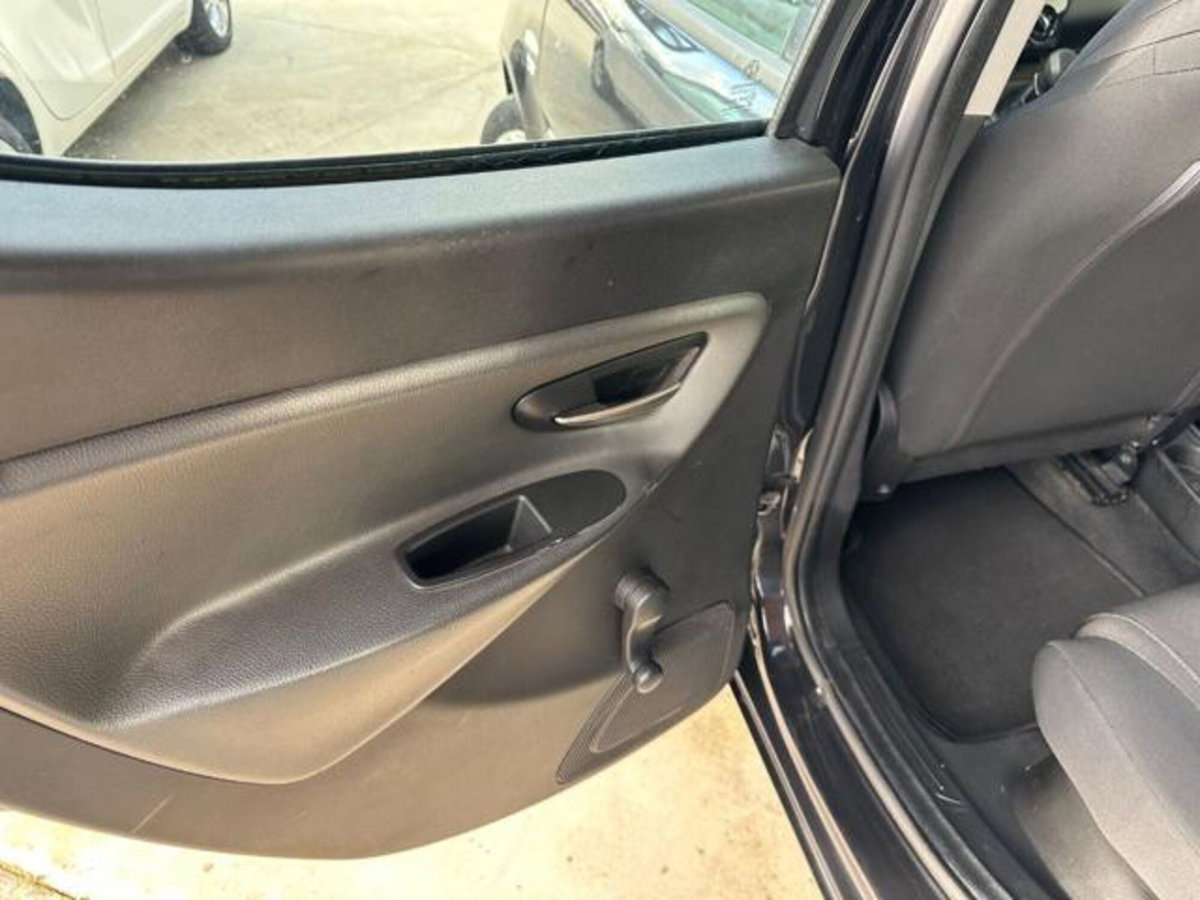 Lancia Ypsilon 1.2 69 CV 5 porte GPL Gold Plus (12)