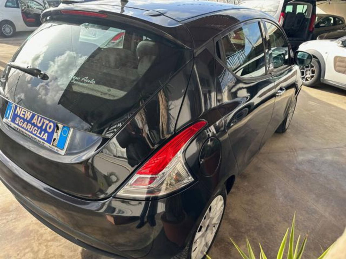 Lancia Ypsilon 1.2 69 CV 5 porte GPL Gold Plus (5)