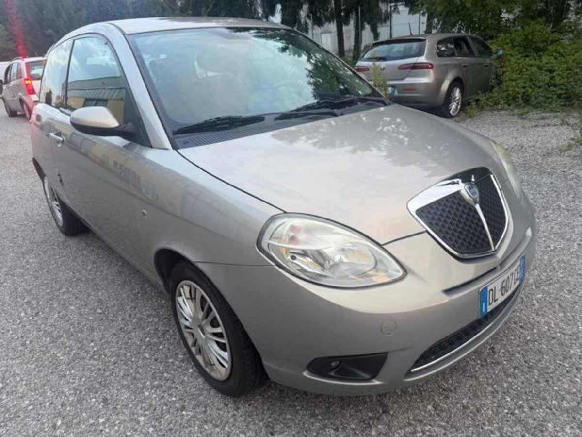 Lancia Ypsilon 1.2 Argento (2)