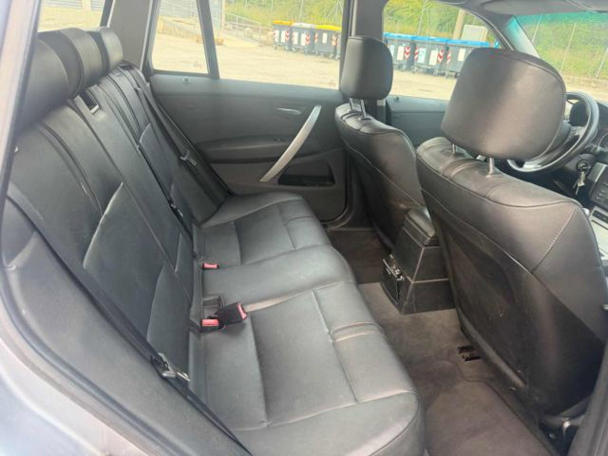 BMW X3 2.0d cat Futura (9)