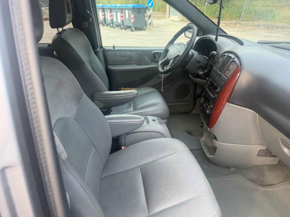 Chrysler Grand Voyager Grand Voyager 2.8 CRD cat Limited Auto (7)