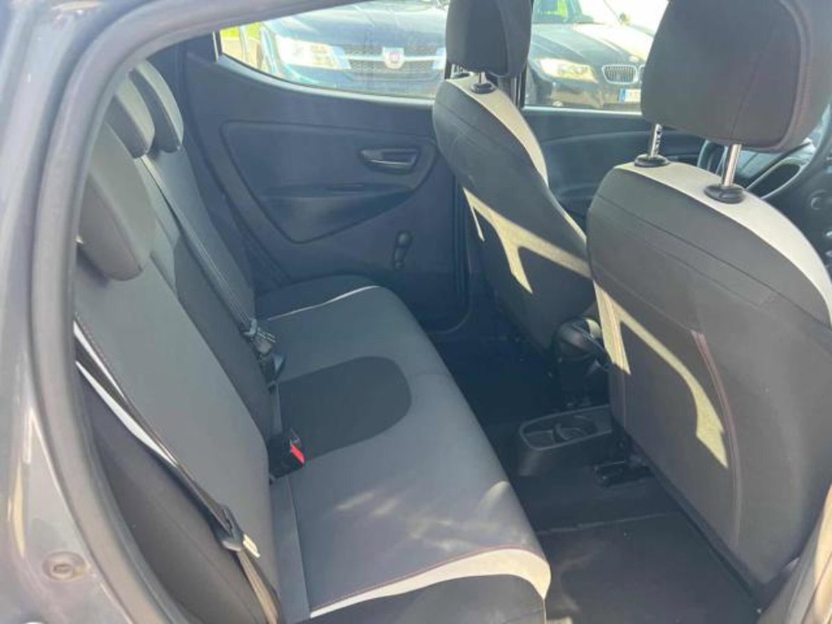 Lancia Ypsilon 1.2 69 CV 5 porte Elle (13)