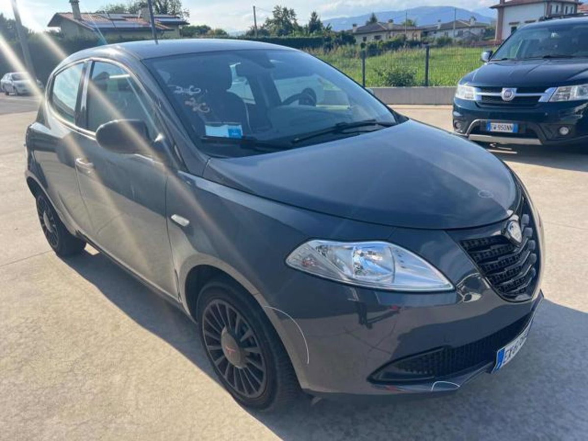 Lancia Ypsilon 1.2 69 CV 5 porte Elle (3)
