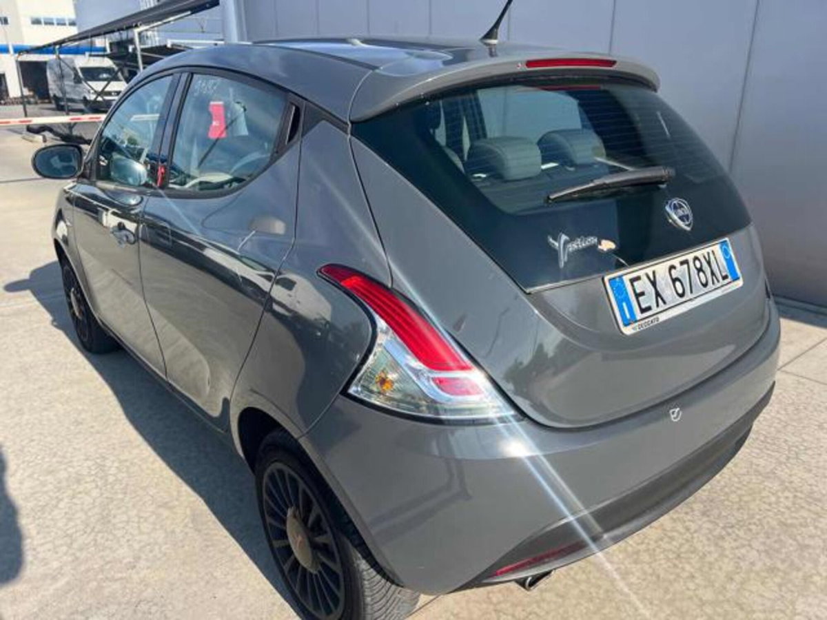 Lancia Ypsilon 1.2 69 CV 5 porte Elle (9)