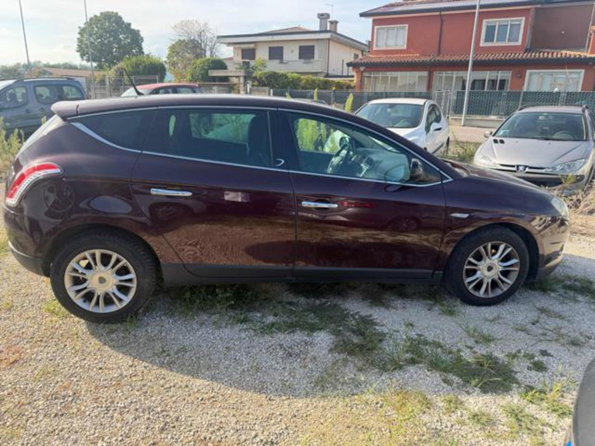 Lancia Delta 1.6 MJT DPF Platino (17)