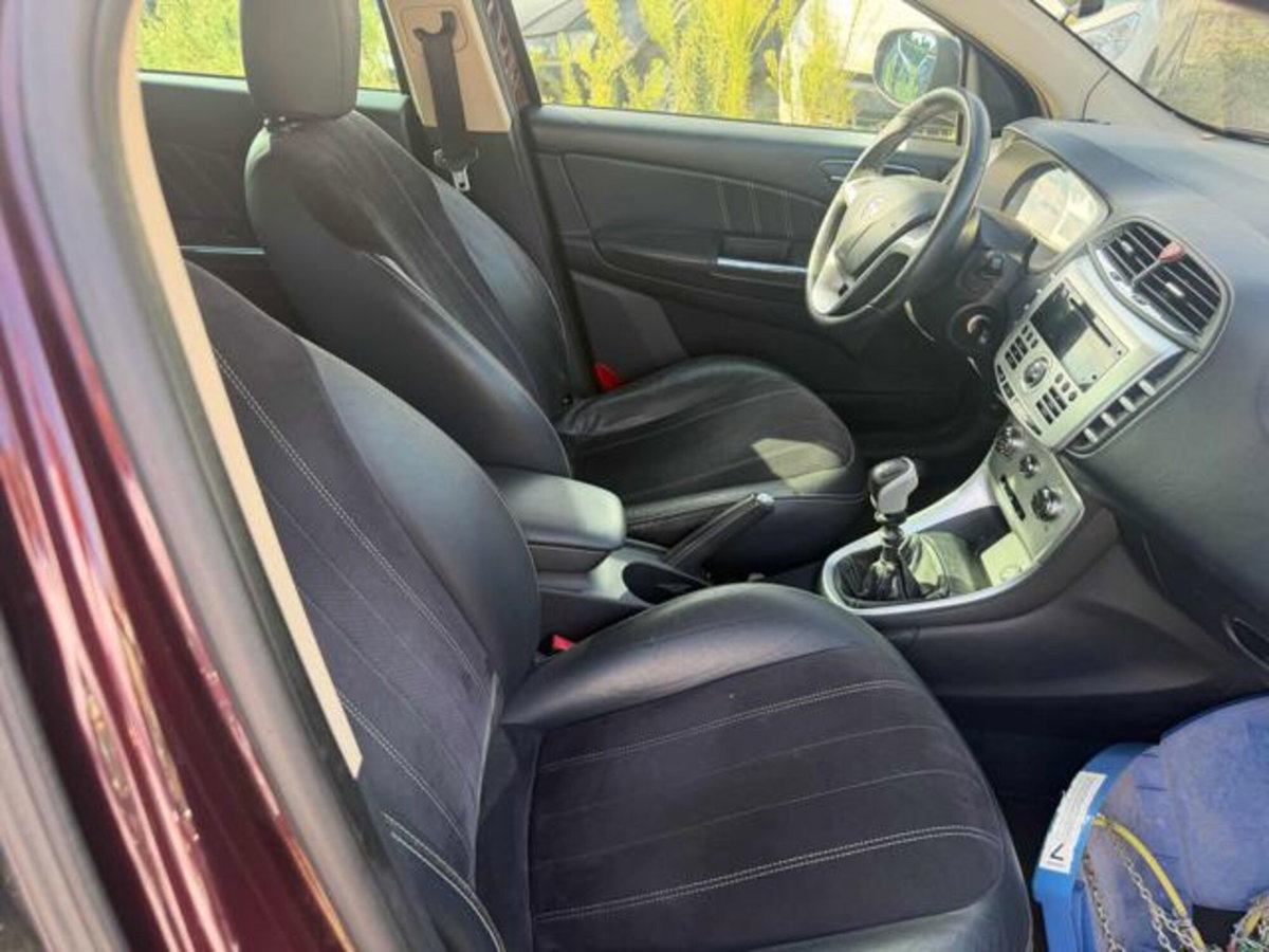 Lancia Delta 1.6 MJT DPF Platino (18)