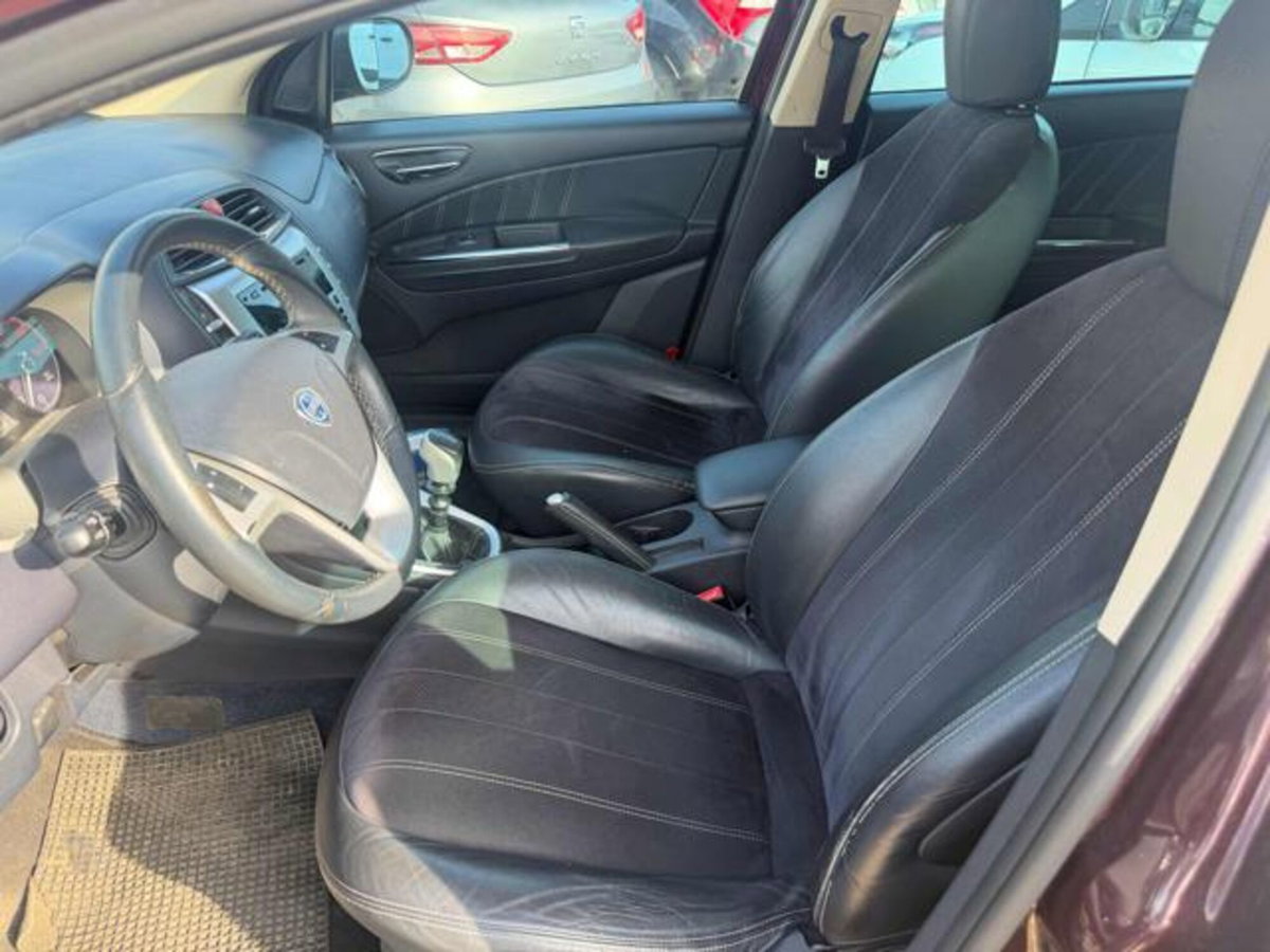 Lancia Delta 1.6 MJT DPF Platino (4)