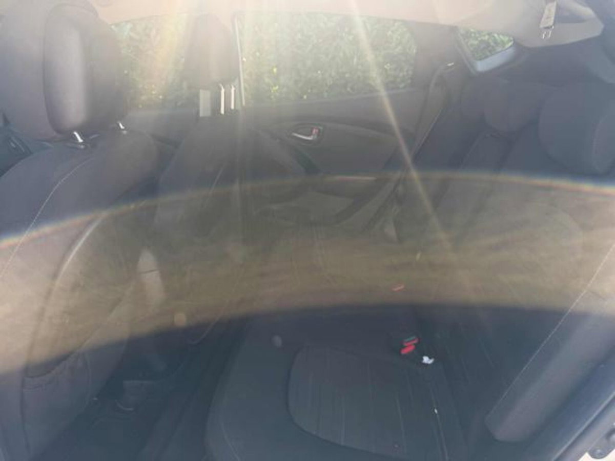 Hyundai ix35 1.7 CRDi 2WD Xpossible (12)