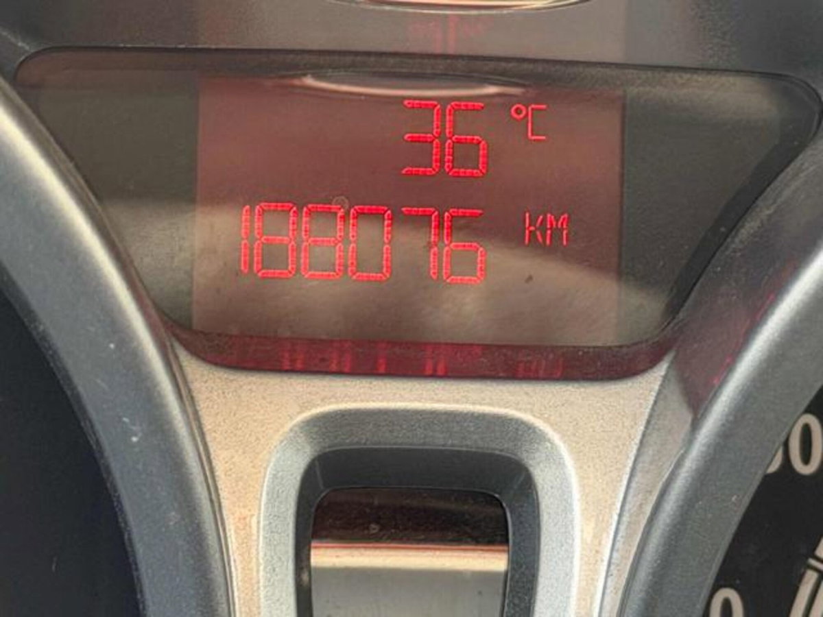 Ford Fiesta 1.4 5 porte Bz.- GPL Titanium (6)