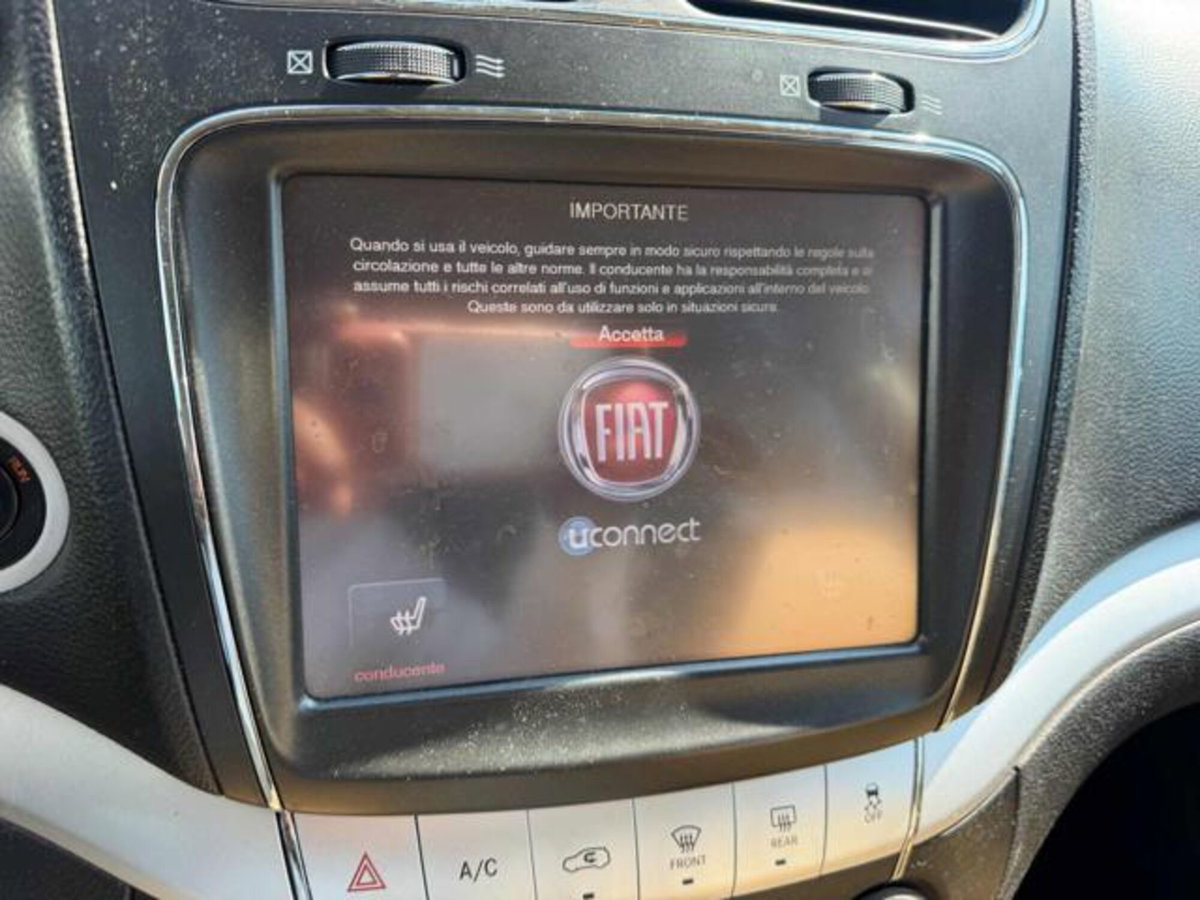 Fiat Freemont 2.0 Mjt 170 CV 4x4 Automatica Lounge (5)