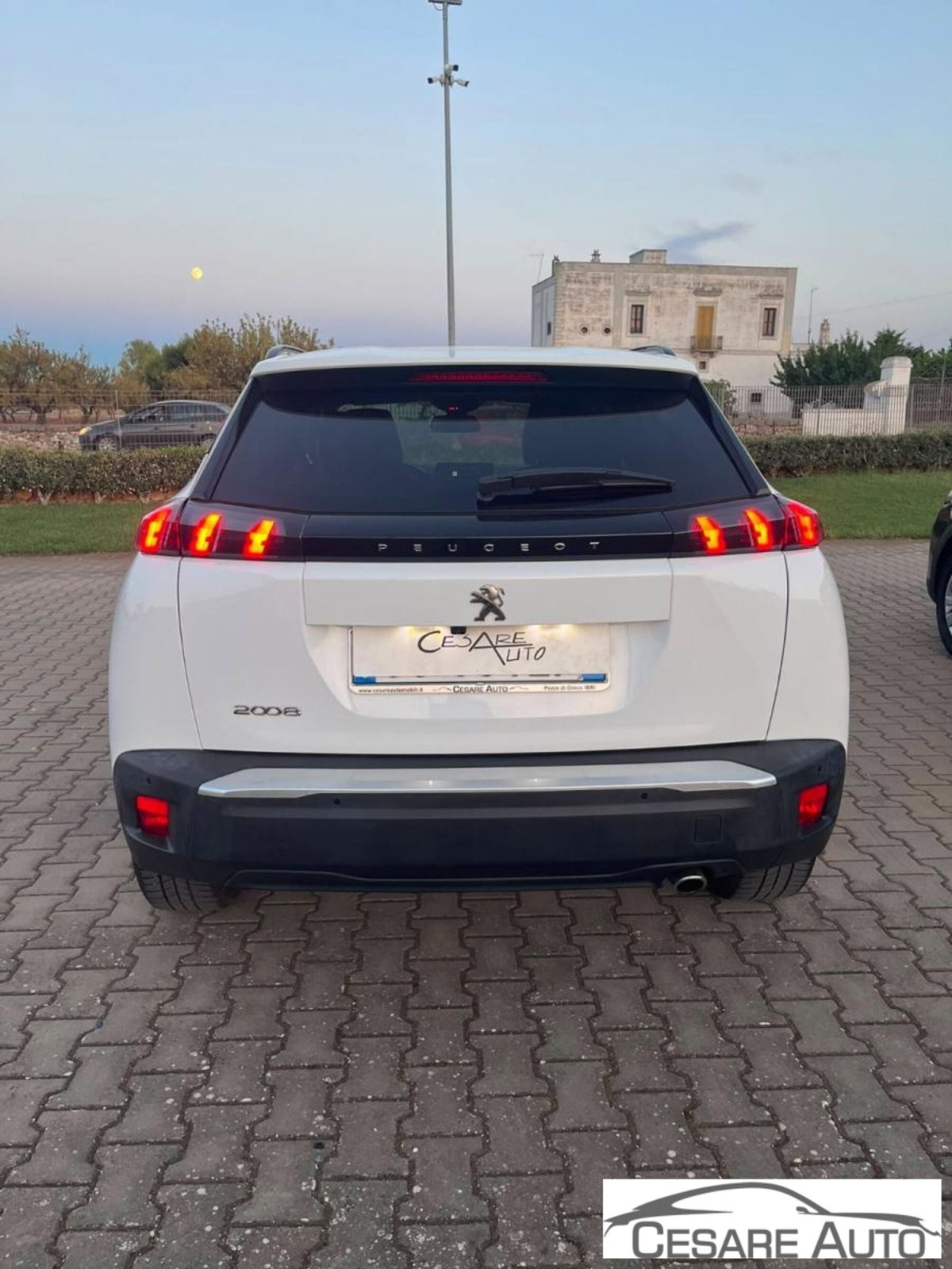 Peugeot 2008 BlueHDi 130 S&S EAT8 Allure Pack (4)