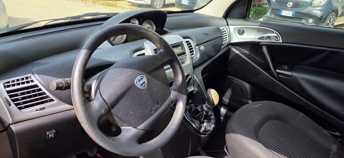 Lancia Ypsilon 1.4 Argento Ecochic GPL (10)