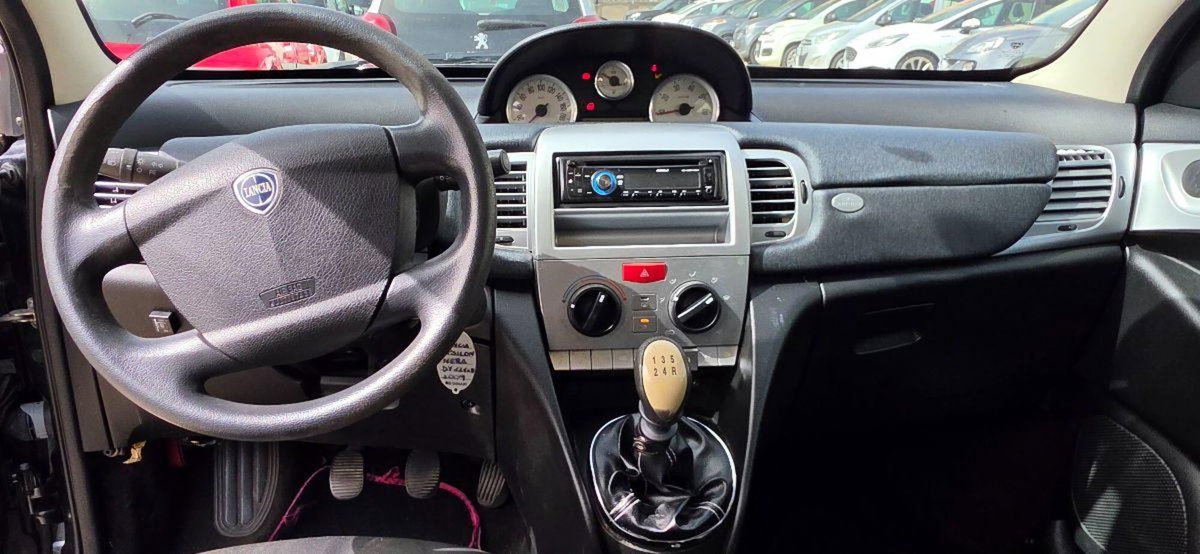 Lancia Ypsilon 1.4 Argento Ecochic GPL (13)