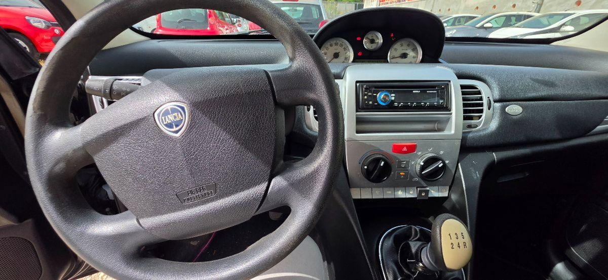 Lancia Ypsilon 1.4 Argento Ecochic GPL (18)