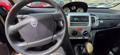 Lancia Ypsilon 1.4 Argento Ecochic GPL (18)