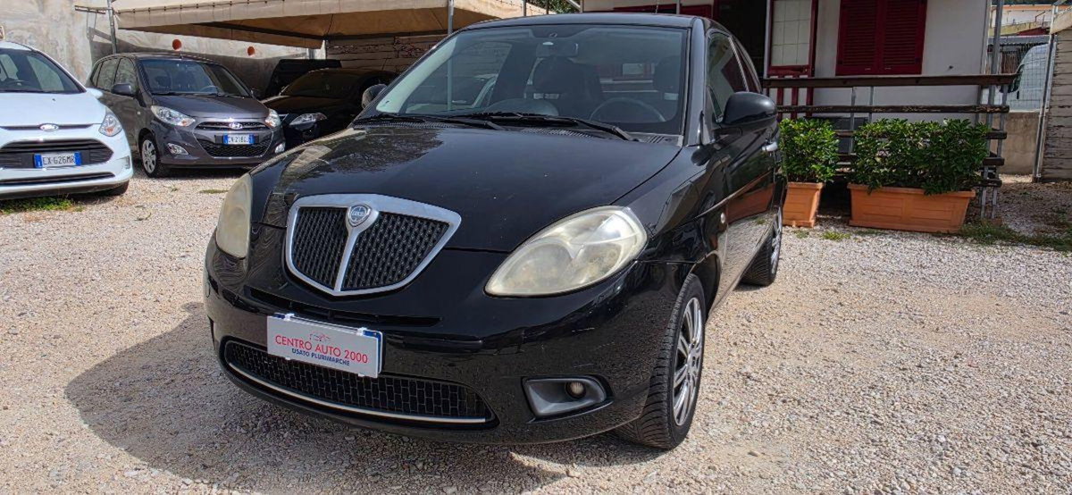 Lancia Ypsilon 1.4 Argento Ecochic GPL (2)