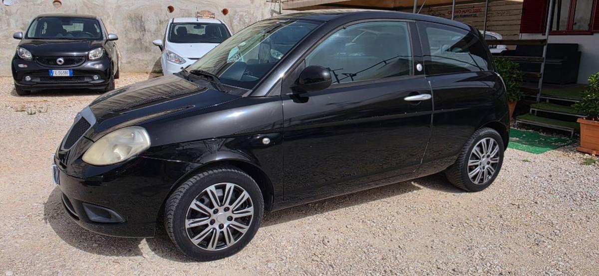 Lancia Ypsilon 1.4 Argento Ecochic GPL (3)