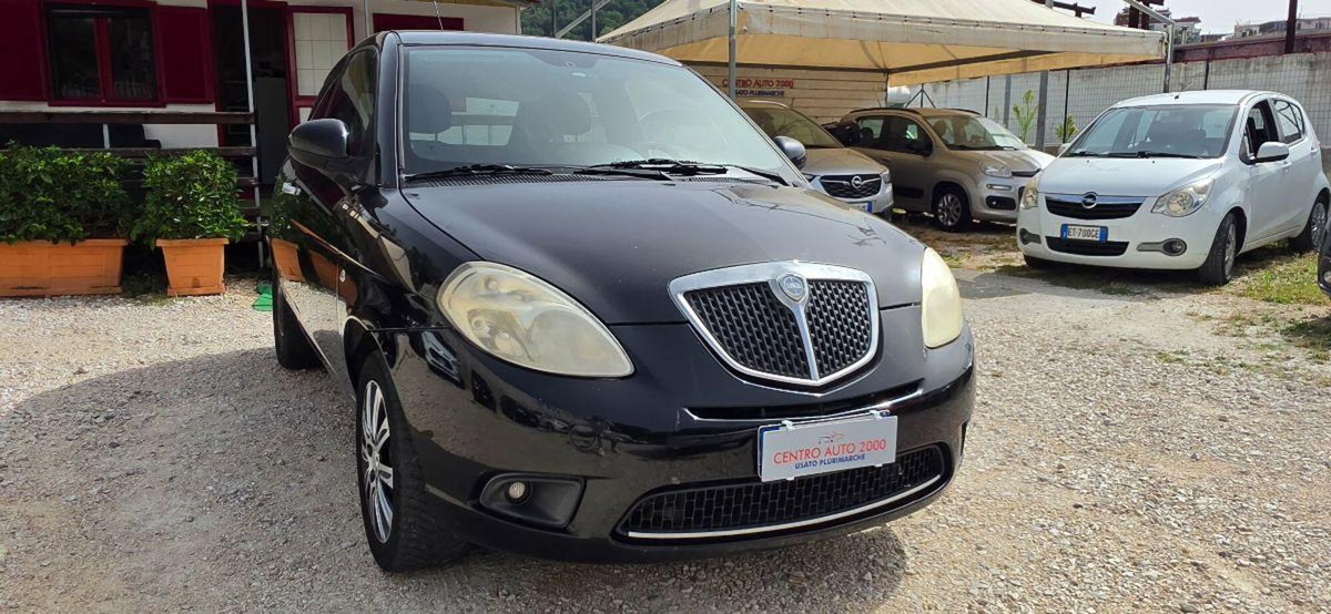 Lancia Ypsilon 1.4 Argento Ecochic GPL (9)