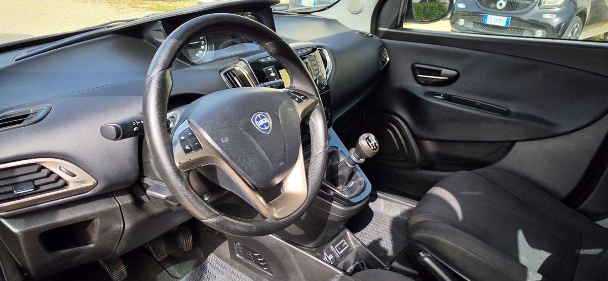 Lancia Ypsilon 1.2 69 CV 5 porte GPL Ecochic Gold (10)