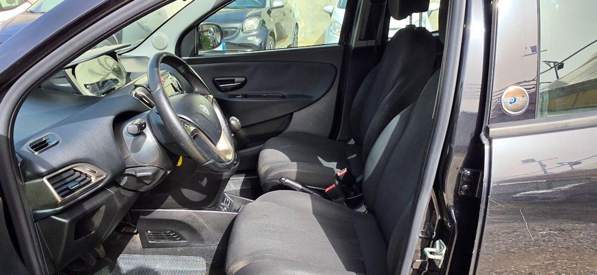 Lancia Ypsilon 1.2 69 CV 5 porte GPL Ecochic Gold (11)