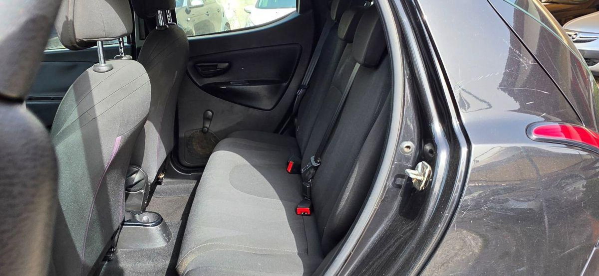 Lancia Ypsilon 1.2 69 CV 5 porte GPL Ecochic Gold (12)
