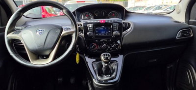 Lancia Ypsilon 1.2 69 CV 5 porte GPL Ecochic Gold (13)