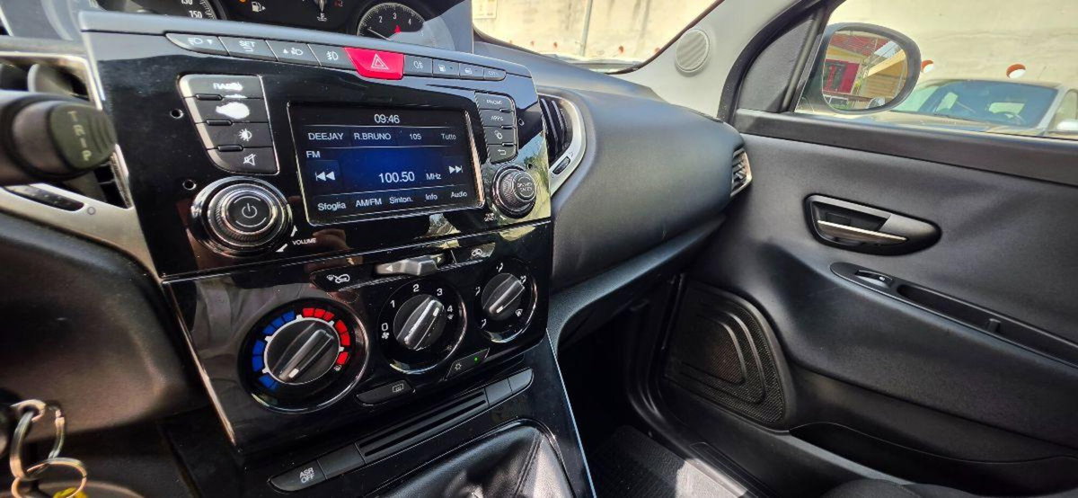 Lancia Ypsilon 1.2 69 CV 5 porte GPL Ecochic Gold (14)