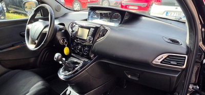 Lancia Ypsilon 1.2 69 CV 5 porte GPL Ecochic Gold (18)