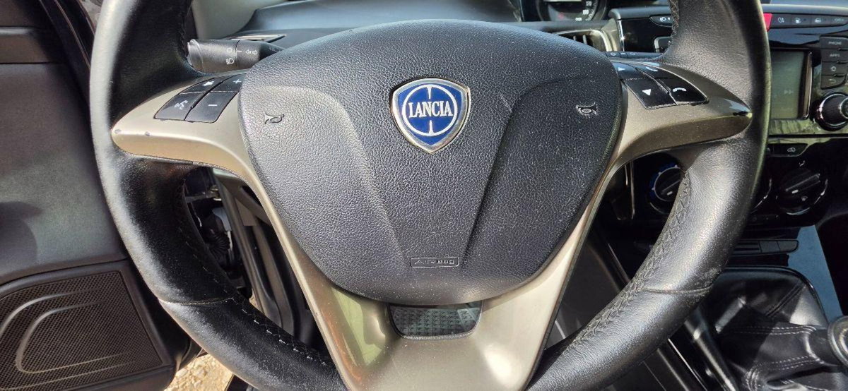 Lancia Ypsilon 1.2 69 CV 5 porte GPL Ecochic Gold (20)