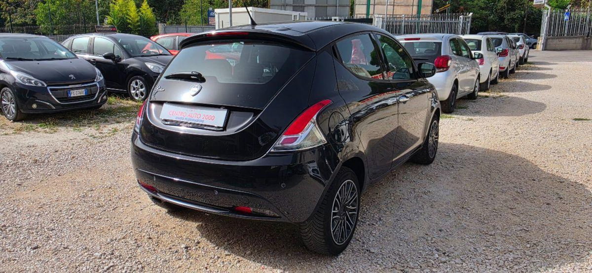 Lancia Ypsilon 1.2 69 CV 5 porte GPL Ecochic Gold (6)