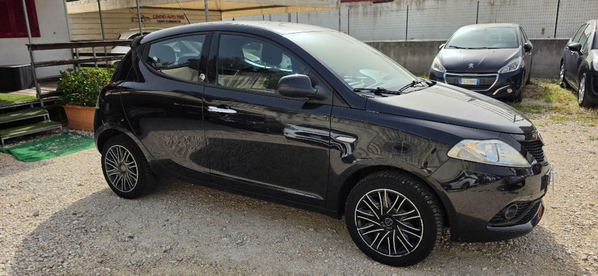 Lancia Ypsilon 1.2 69 CV 5 porte GPL Ecochic Gold (8)