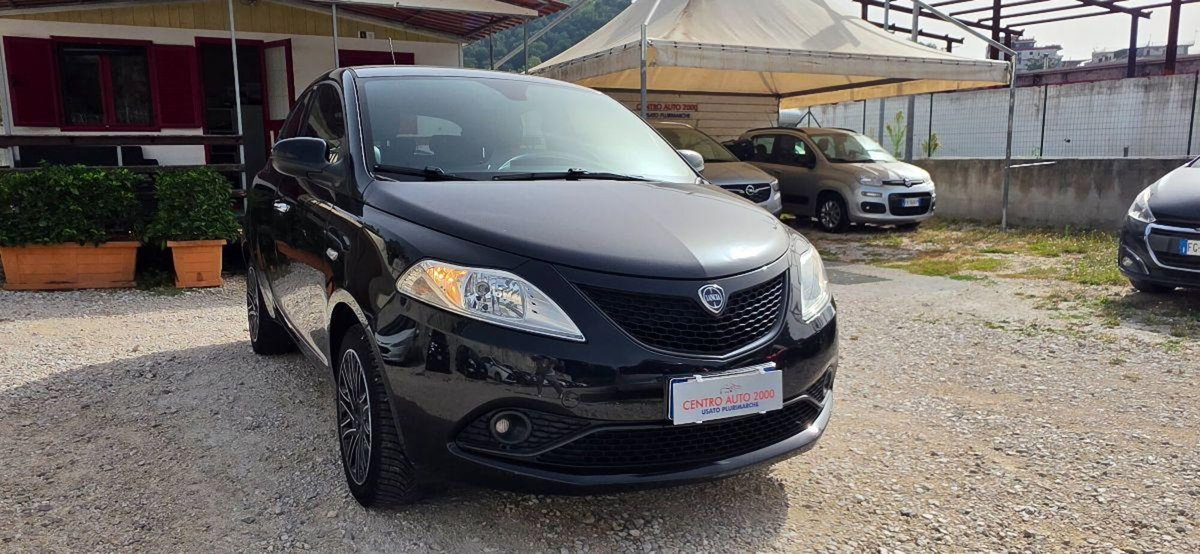 Lancia Ypsilon 1.2 69 CV 5 porte GPL Ecochic Gold (9)