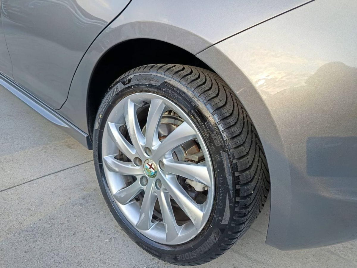 Alfa Romeo Giulietta 1.4 Turbo Giulietta 120cv (10)
