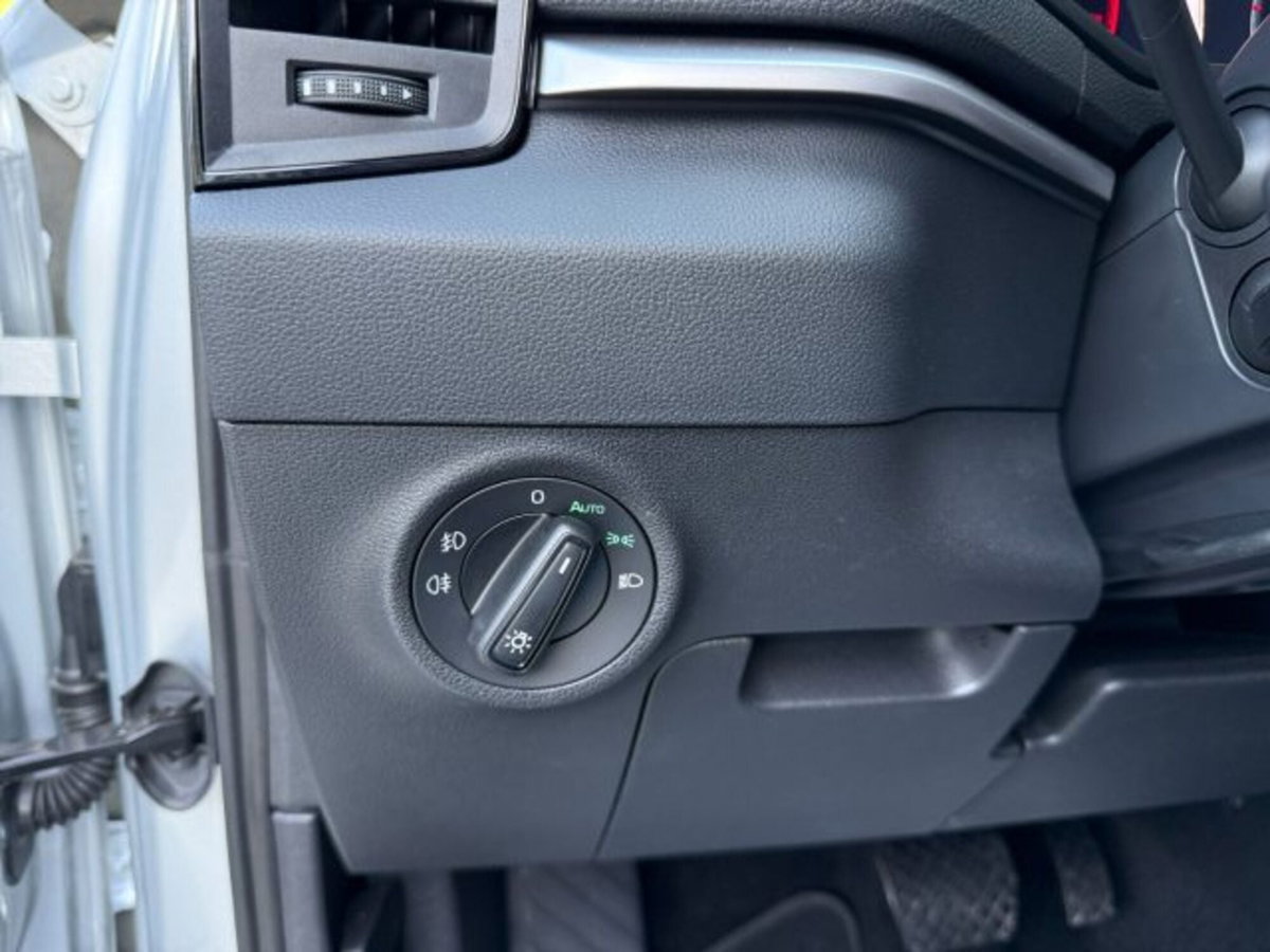 Skoda Karoq 2.0 tdi Selection 4x4 150cv dsg (11)