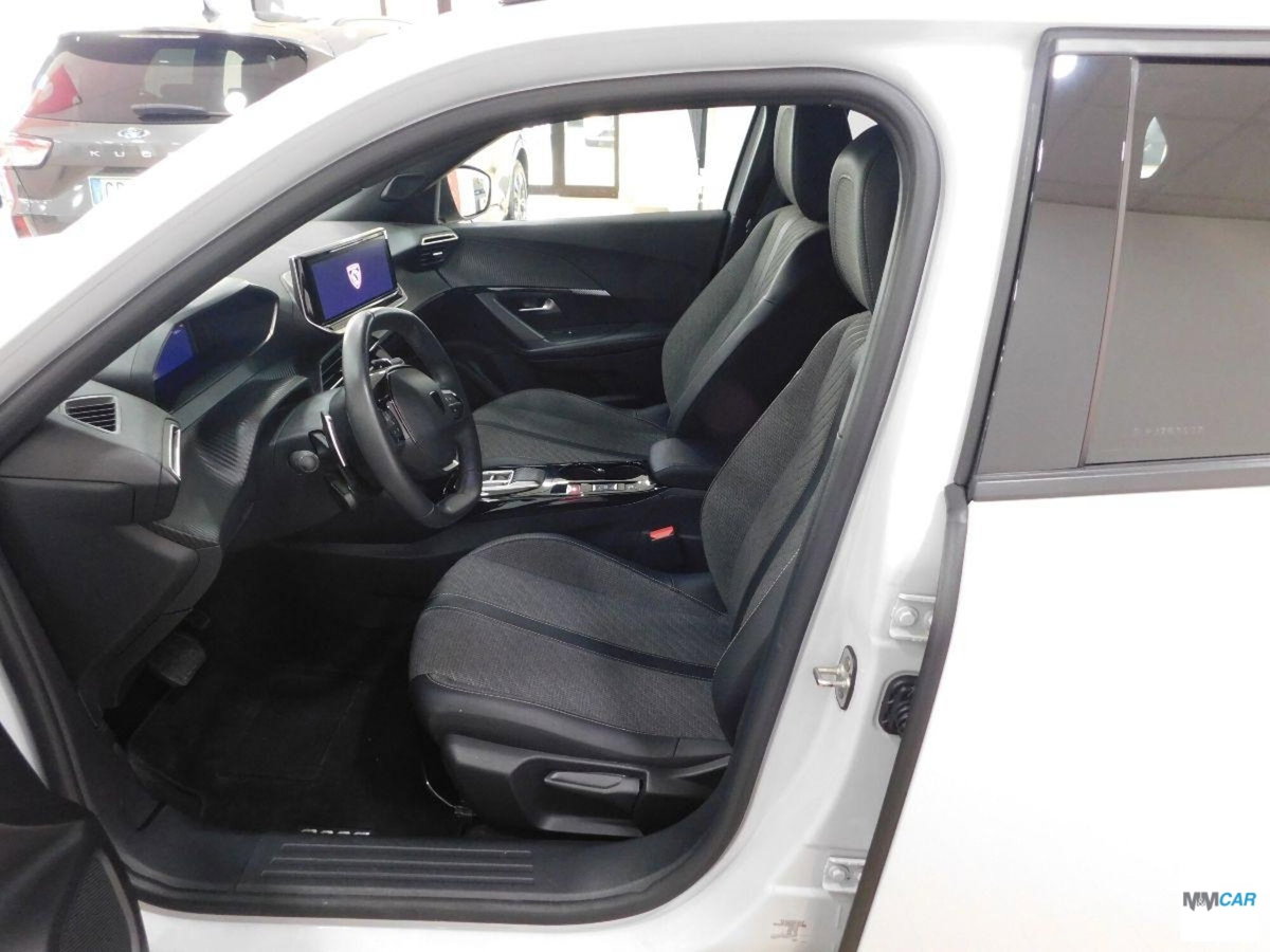 Peugeot 2008 BlueHDi 130 S&S EAT8 Allure Pack (11)
