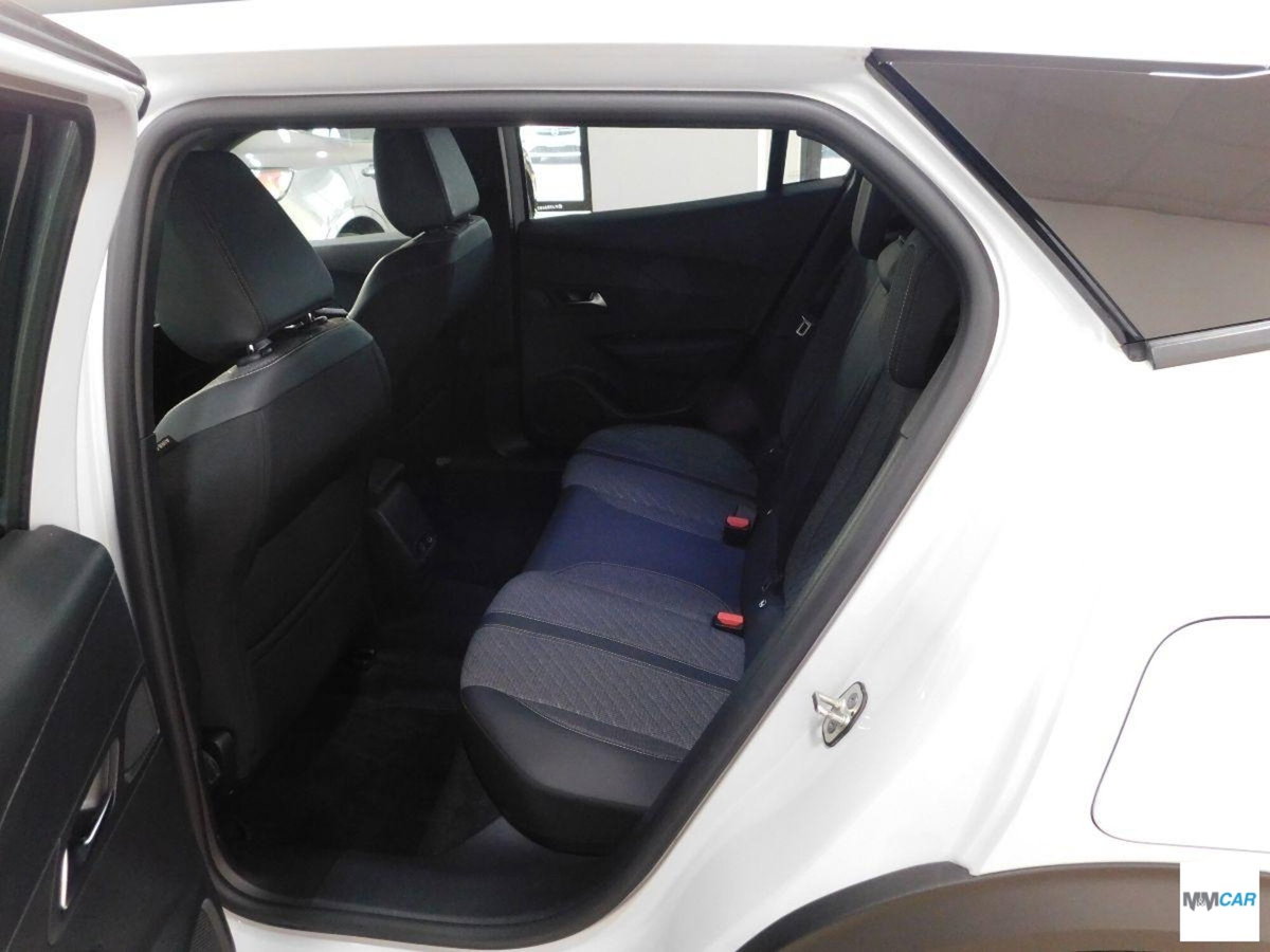 Peugeot 2008 BlueHDi 130 S&S EAT8 Allure Pack (12)